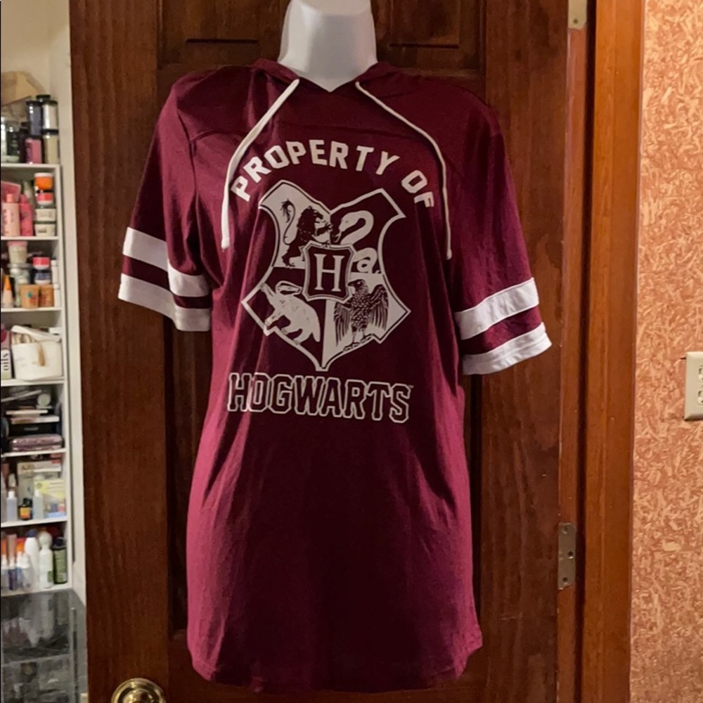 Harry Potter Hogwarts Juniors T-shirt with a hoodie. NWOT
